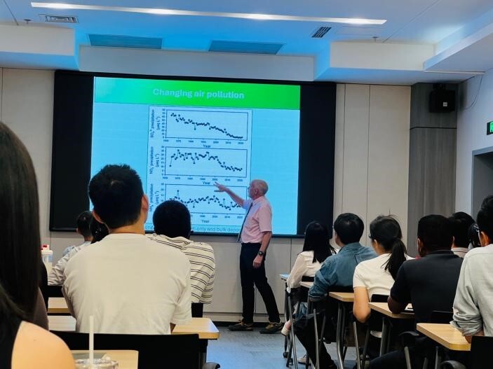 Renowned U.S. Environmental Scientist Charles T. Driscoll Visits the Institute of Applied Ecology for Ecological Exchange