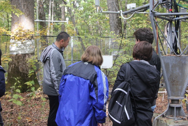 Scientists from Russian Academy of Sciences Visit IAE