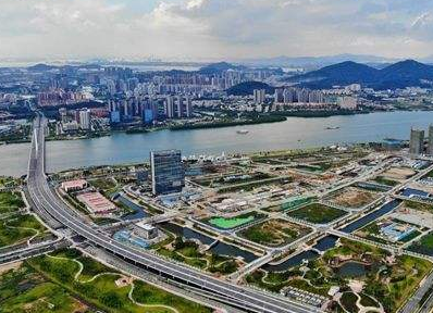 Direct Runoff Characteristics Respond to Urbanization in Urban Functional Zones